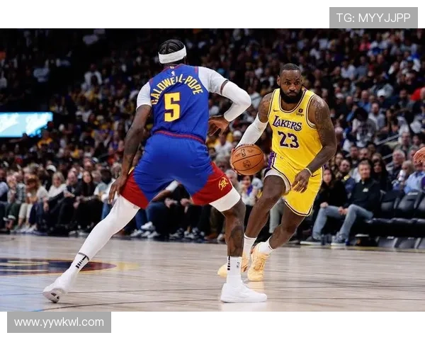 拉塞尔防守篮板表现拉开差距，巩固内线霸主地位